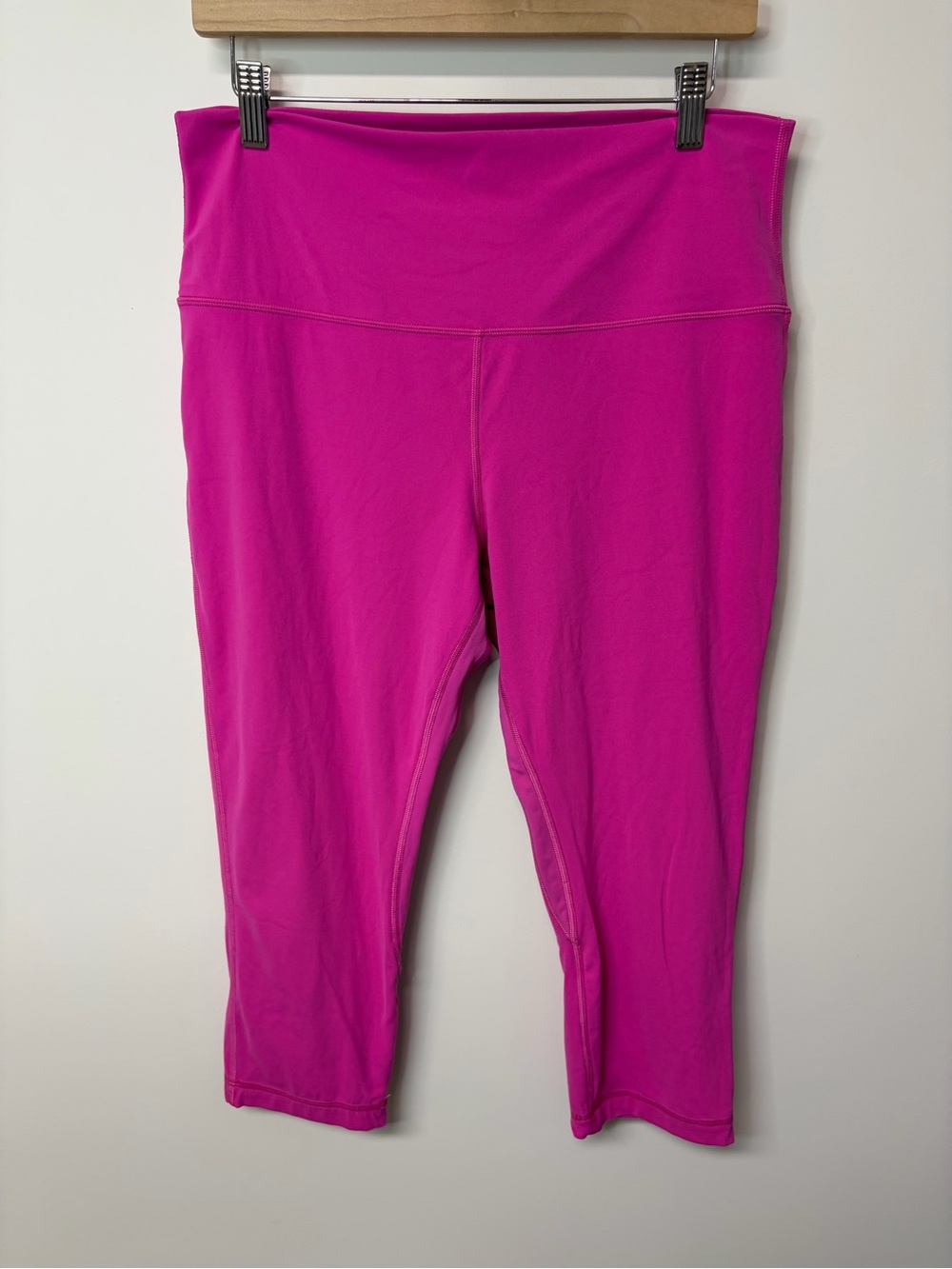 lululemon athletica Bright Magenta Capri Leggings